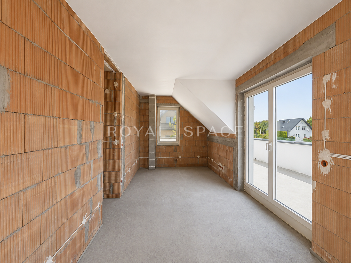 Residence with Pool and 20-Are Plot