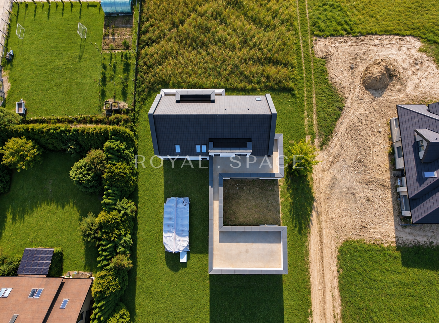 Residence with Pool and 20-Are Plot