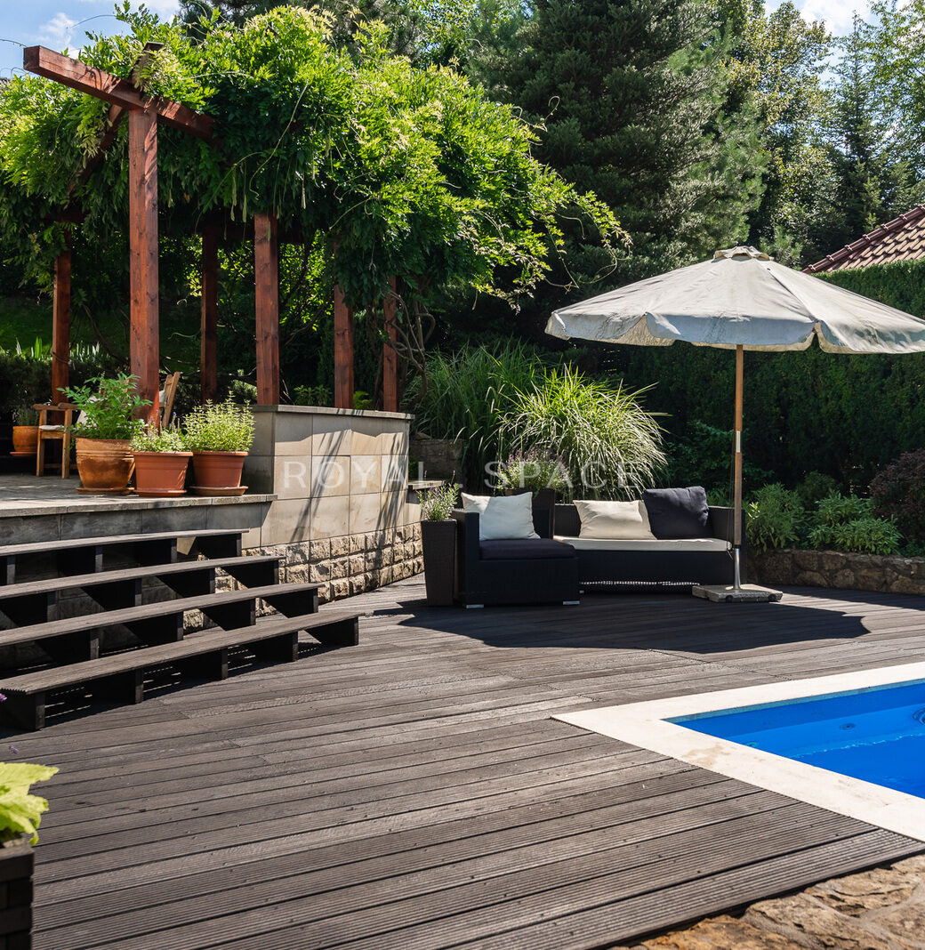 Unique house with pool and beautiful garden!