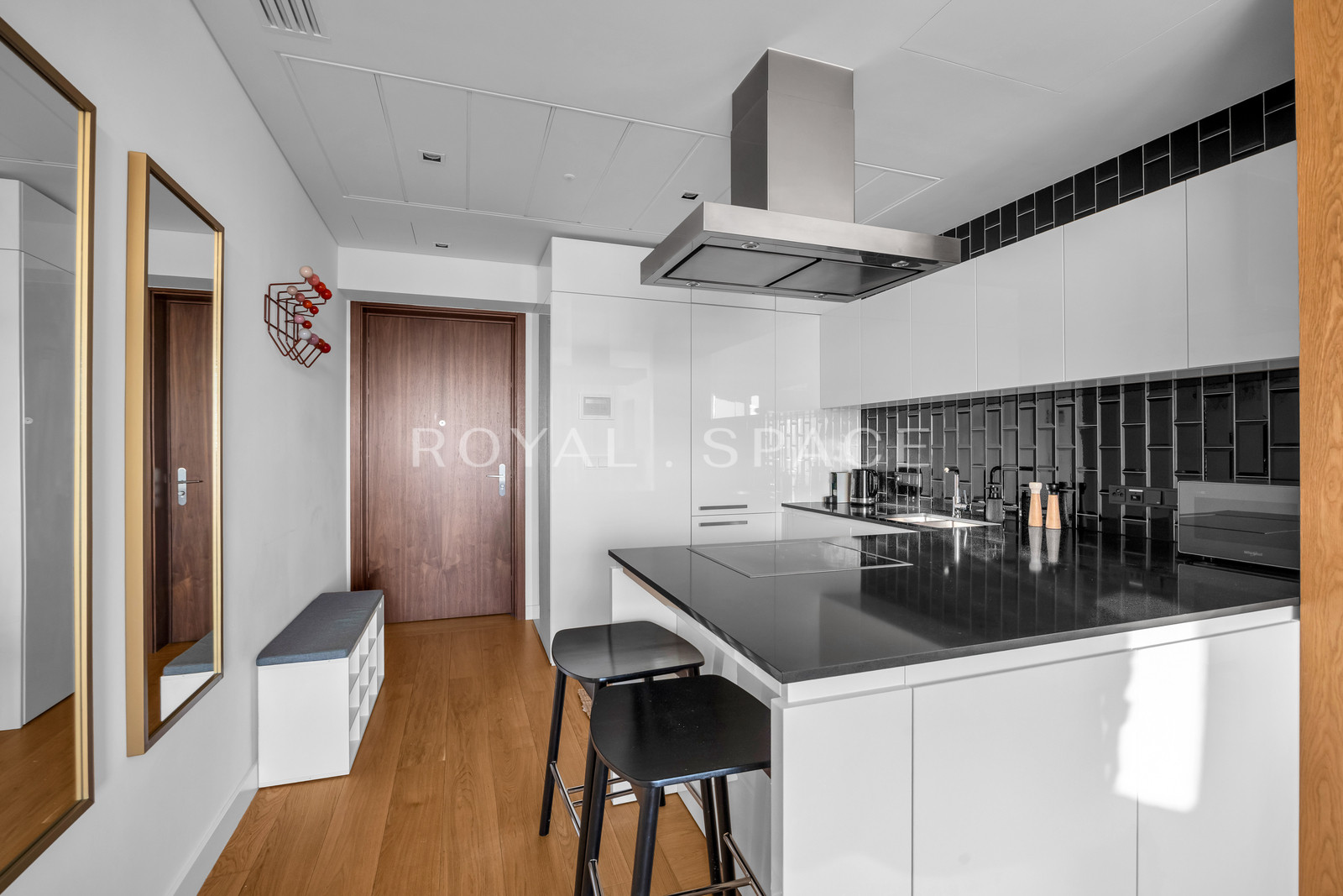 Złota 44 | Jasny przestronny apartament