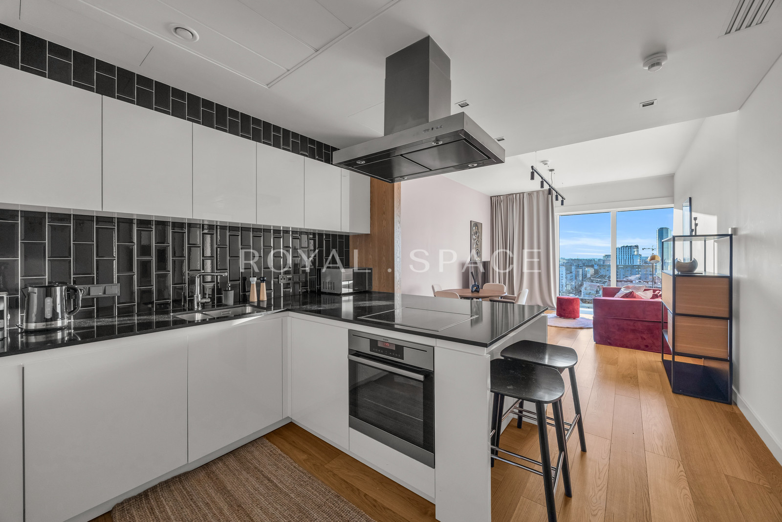 Złota 44 | Jasny przestronny apartament