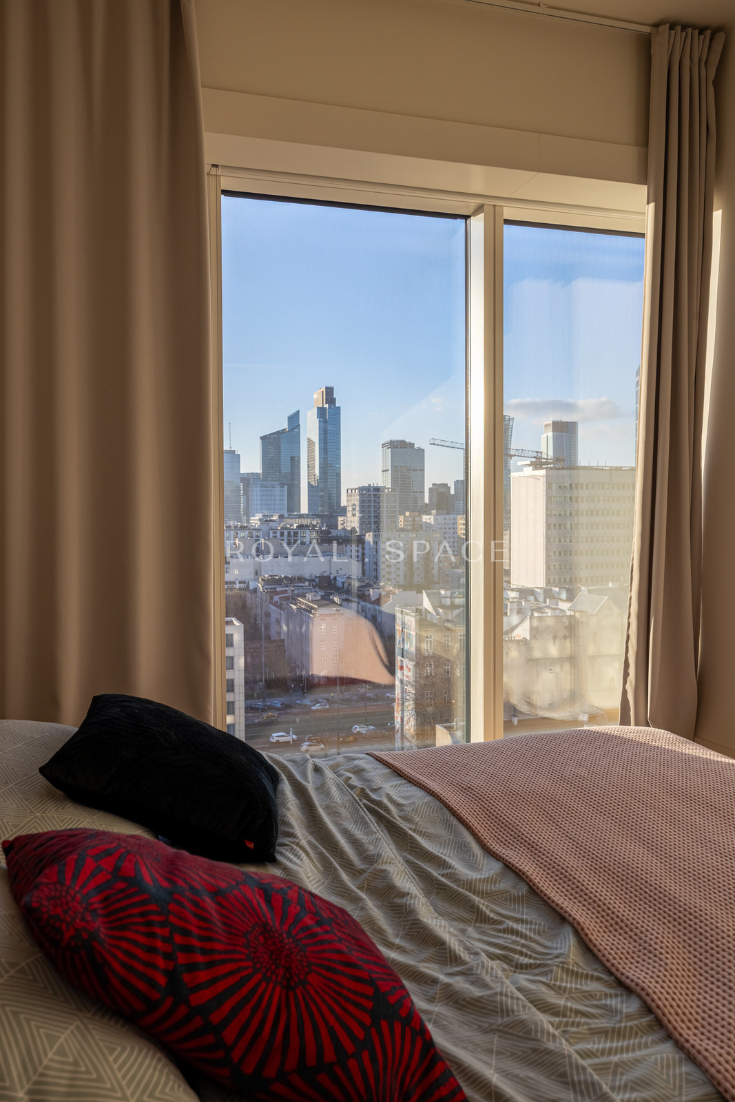 Złota 44 | Jasny przestronny apartament