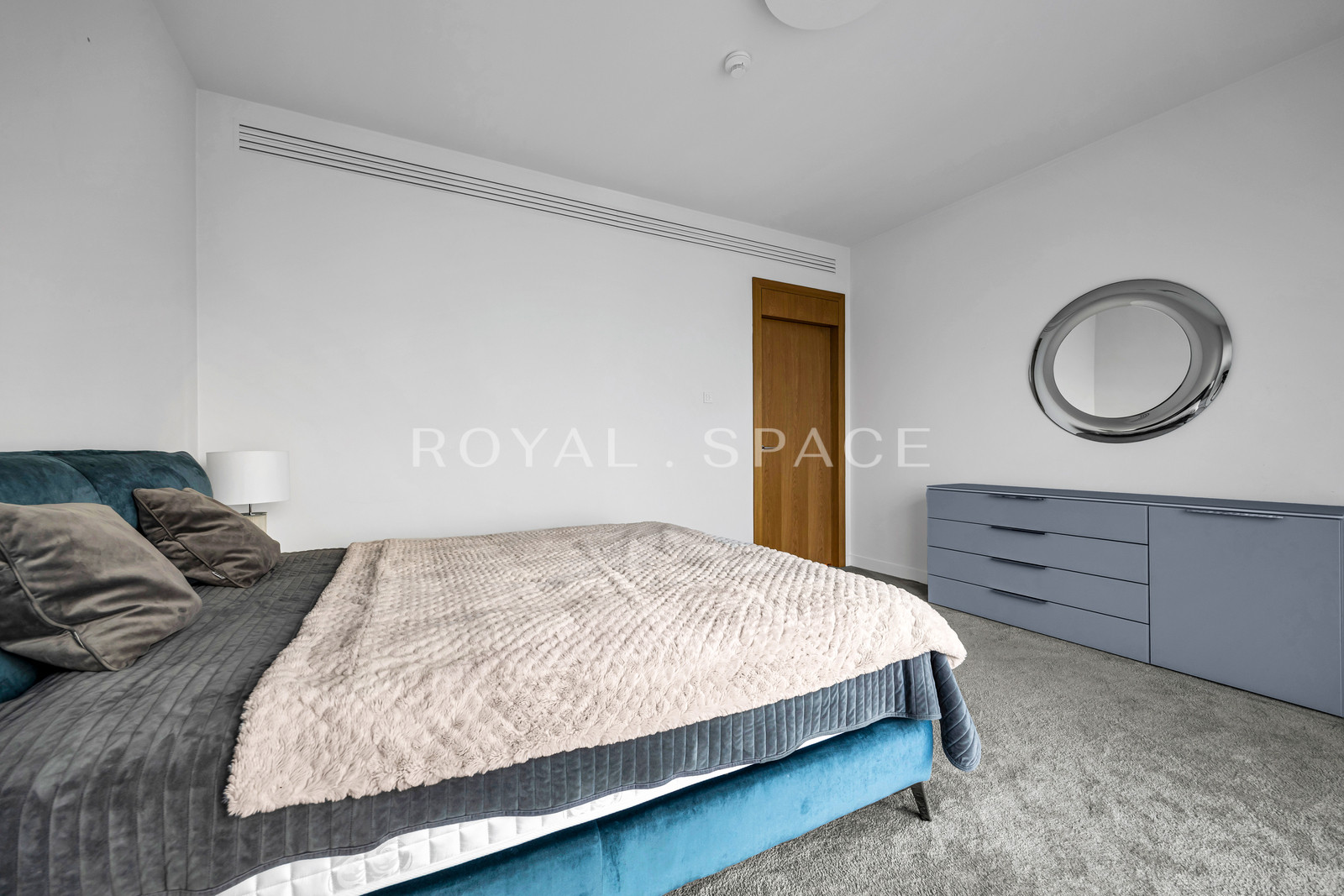 Złota 44 | Jasny przestronny apartament