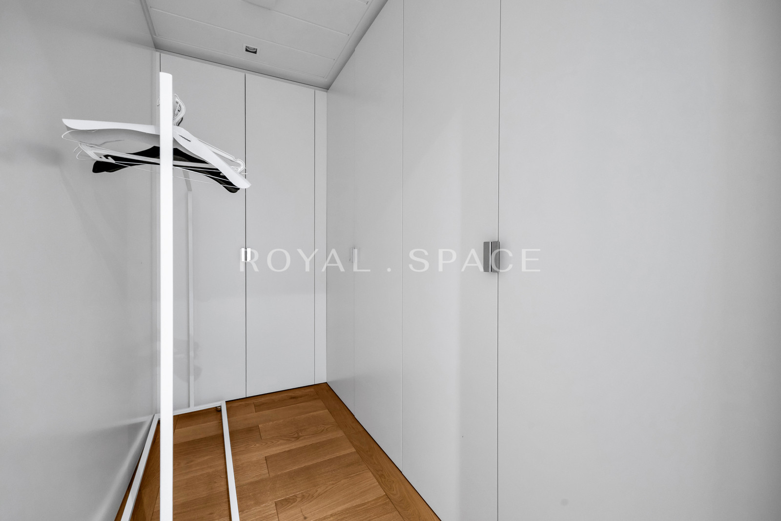 Złota 44 | Jasny przestronny apartament