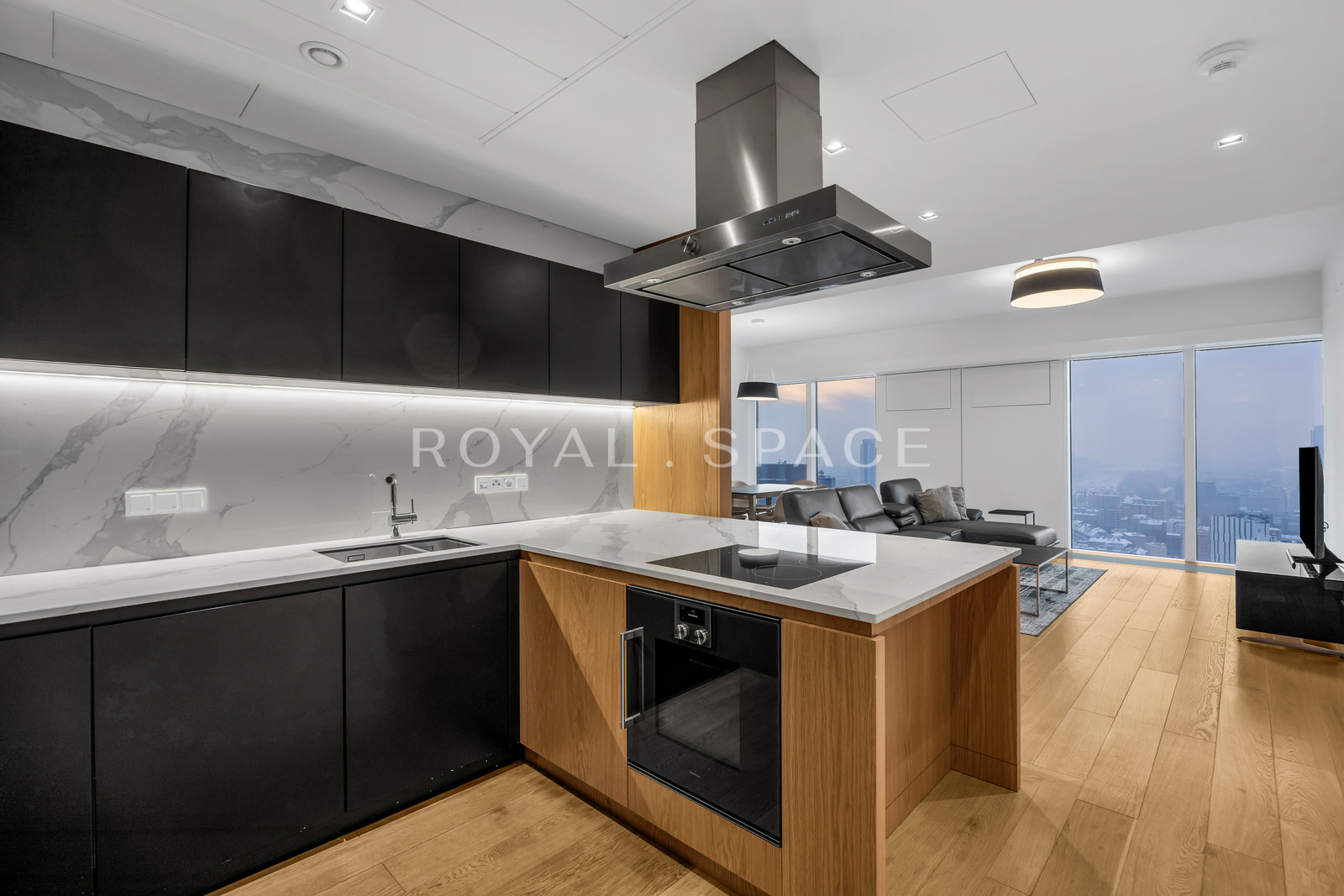 Złota 44 | Jasny przestronny apartament