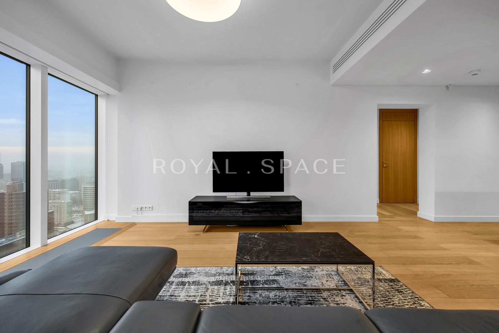 Złota 44 | Jasny przestronny apartament