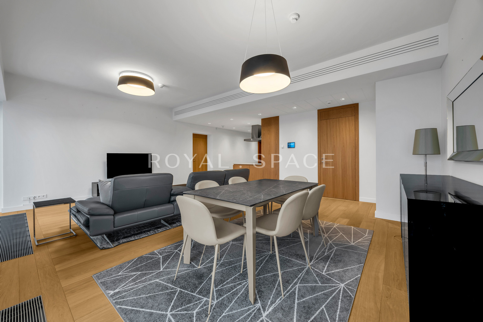 Złota 44 | Jasny przestronny apartament