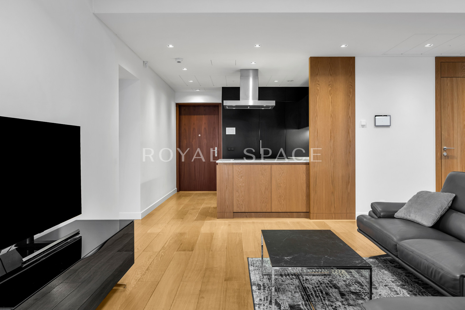 Złota 44 | Jasny przestronny apartament