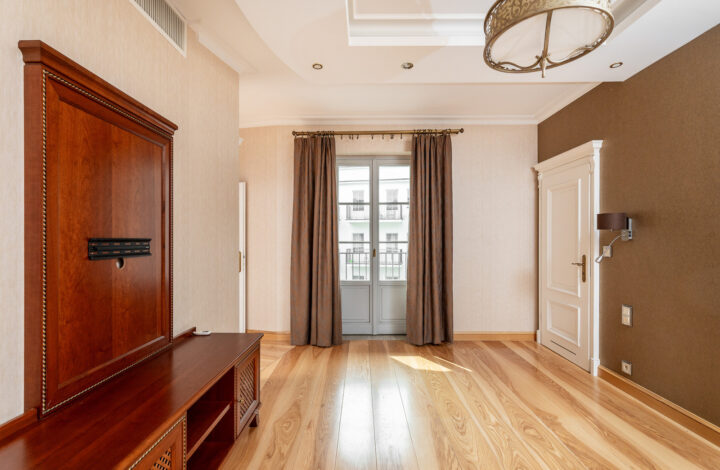 Stunning Classic Luxury Apartment at Angel Wawel