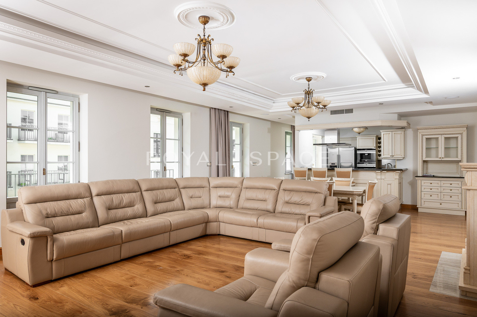 Stunning Classic Luxury Apartment at Angel Wawel