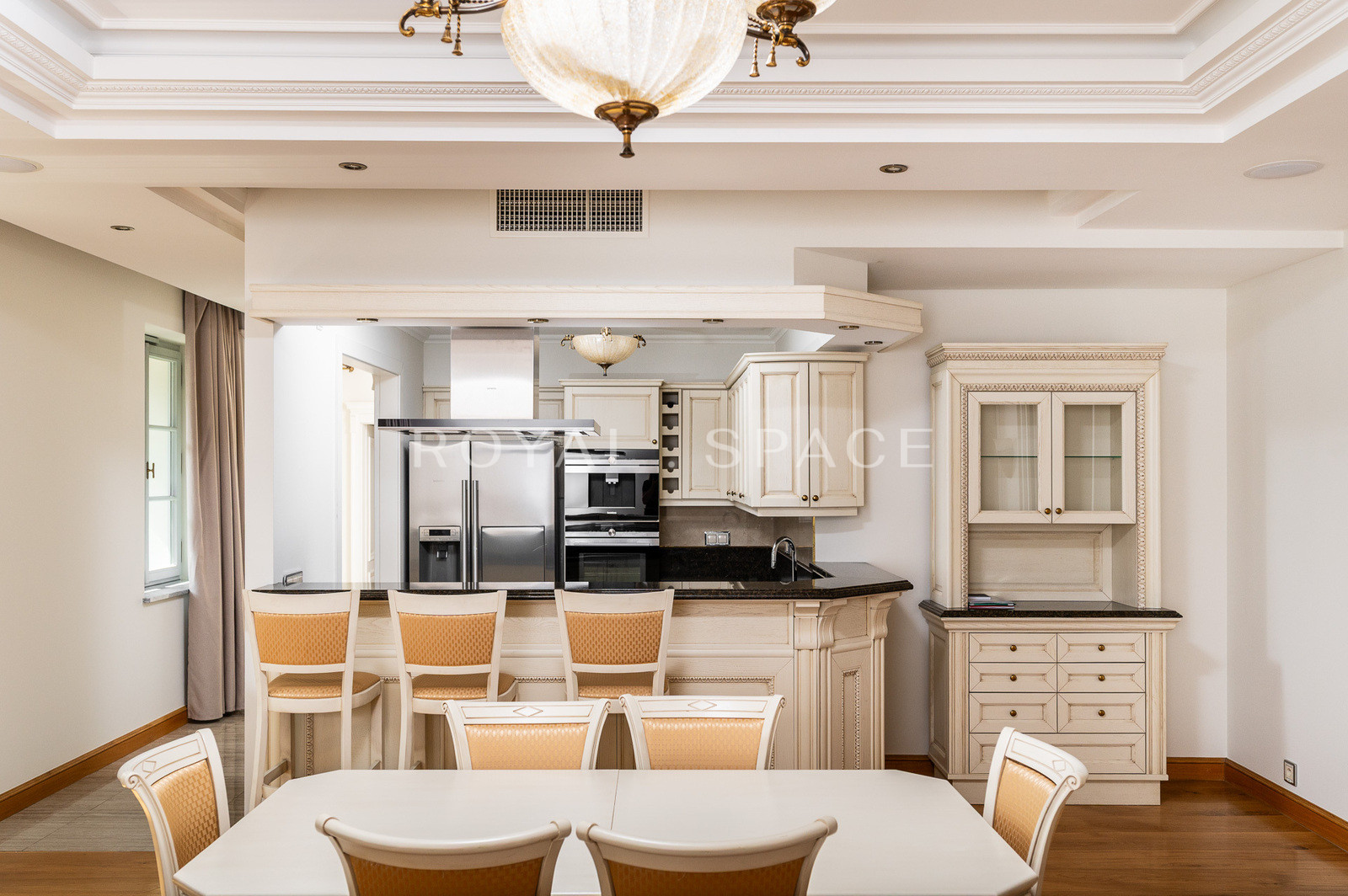 Stunning Classic Luxury Apartment at Angel Wawel