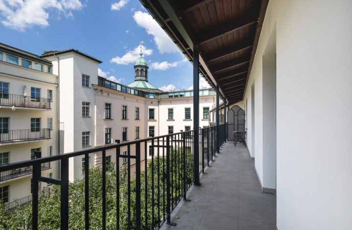 Stunning Classic Luxury Apartment at Angel Wawel