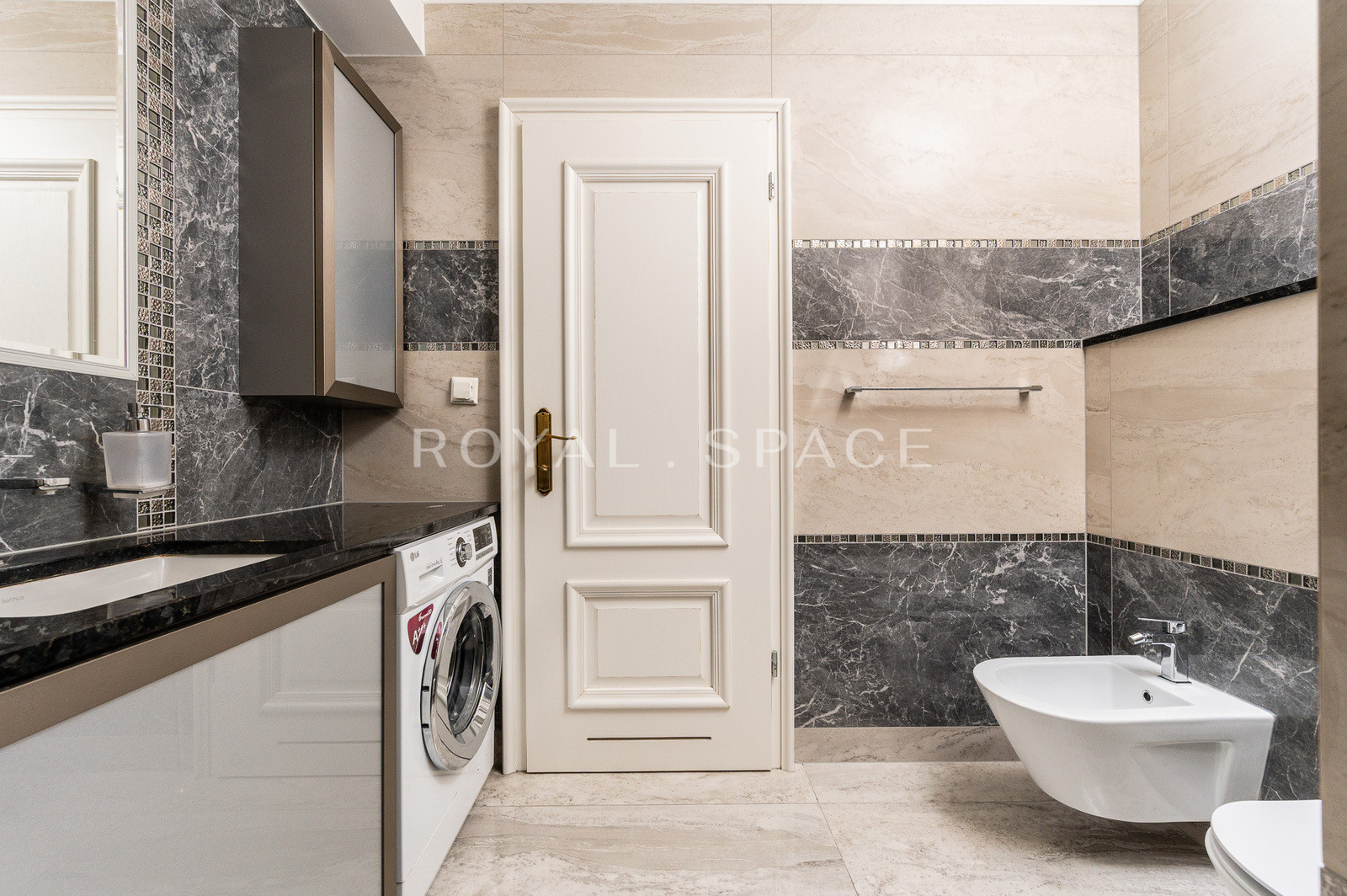 Stunning Classic Luxury Apartment at Angel Wawel