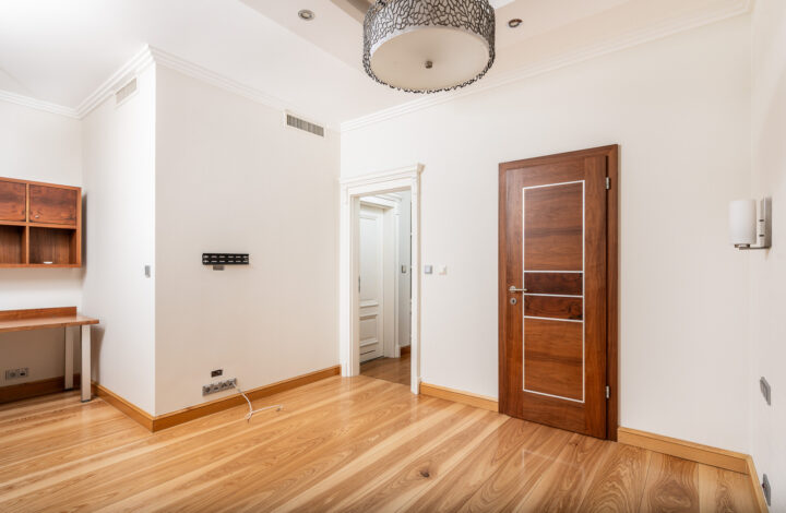 Stunning Classic Luxury Apartment at Angel Wawel