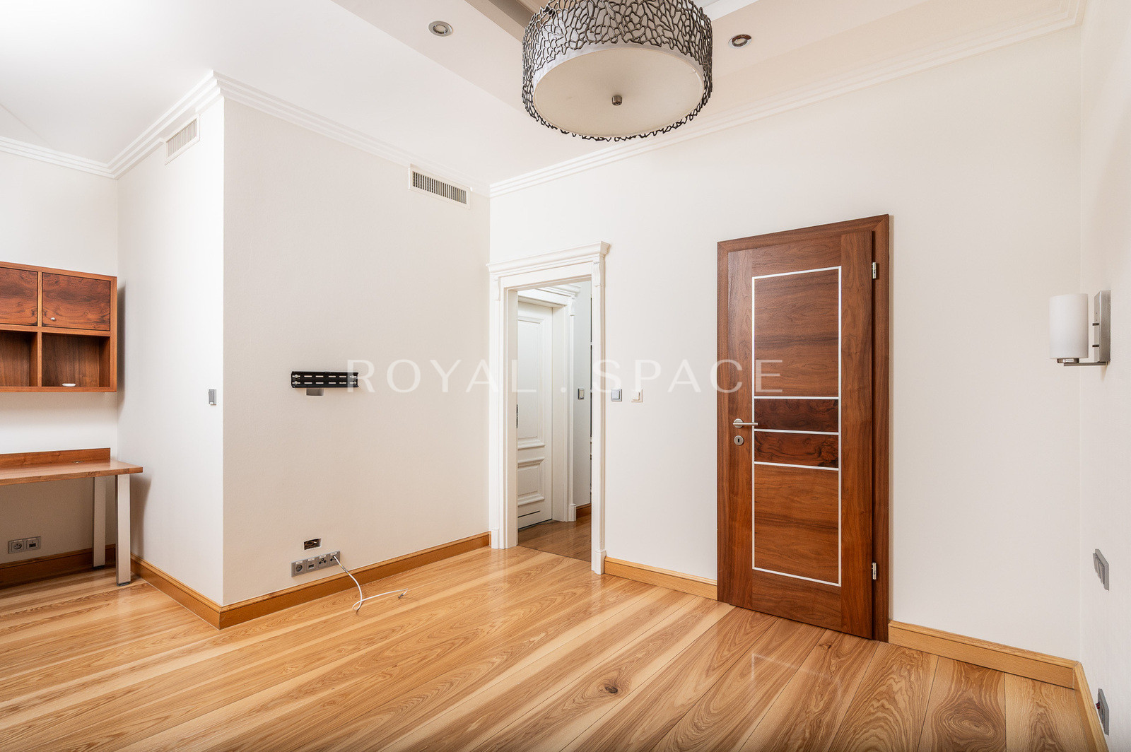 Stunning Classic Luxury Apartment at Angel Wawel