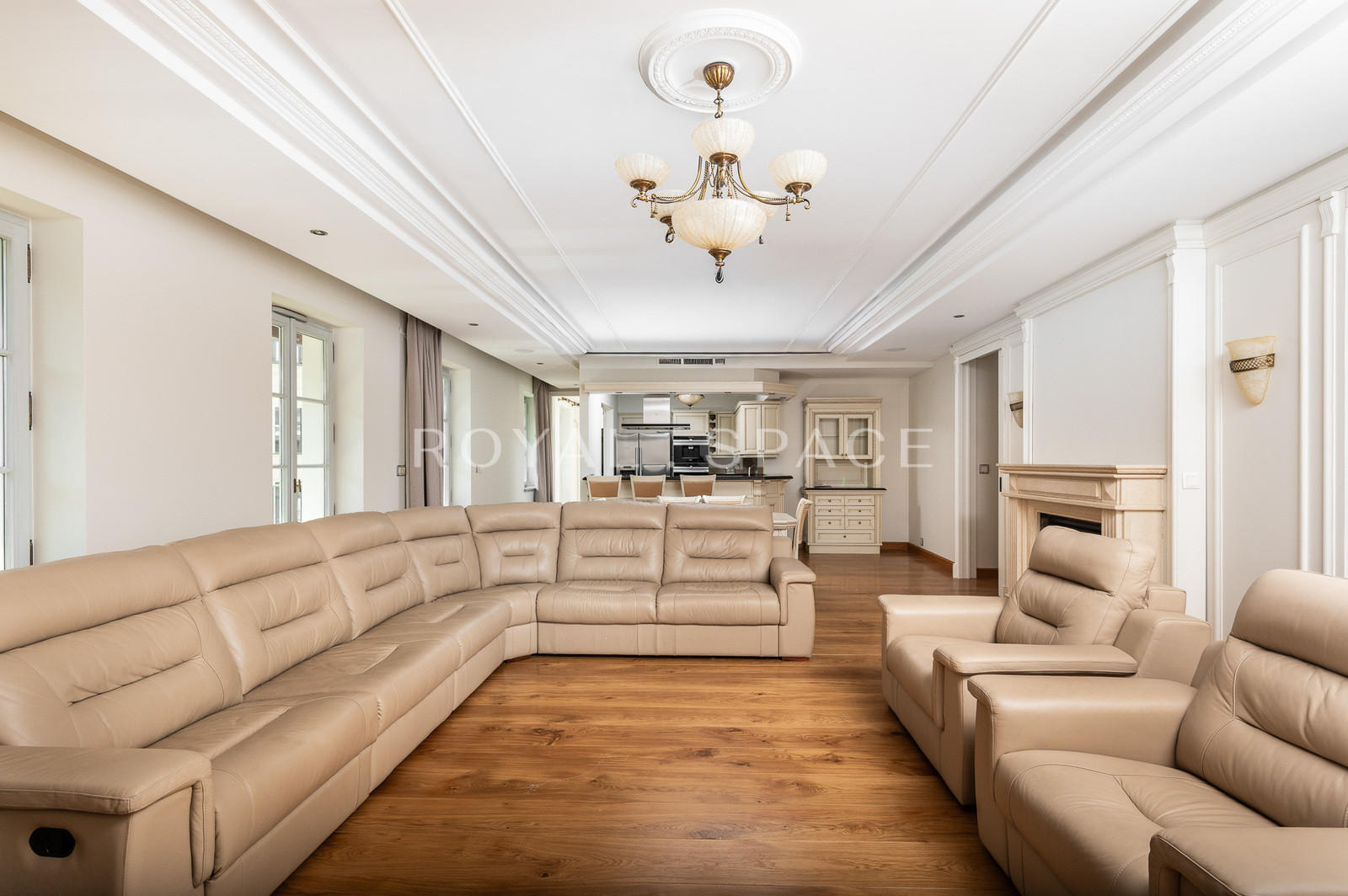 Stunning Classic Luxury Apartment at Angel Wawel