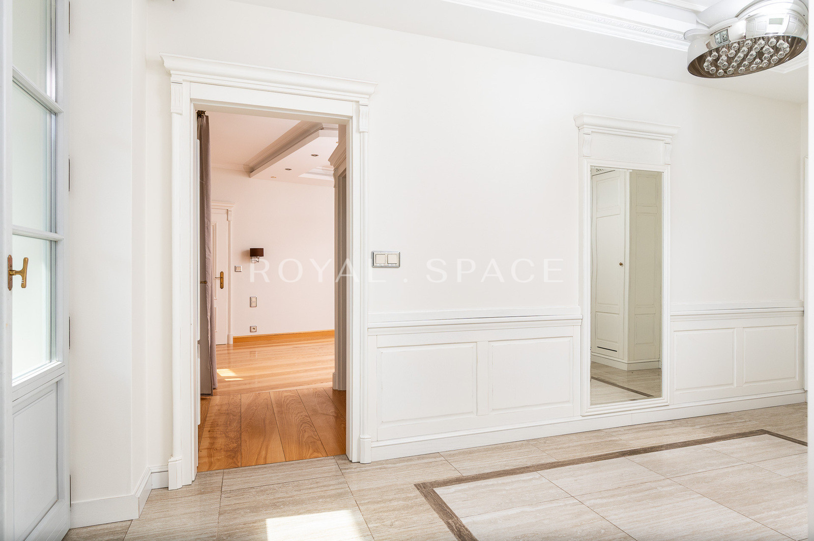 Stunning Classic Luxury Apartment at Angel Wawel