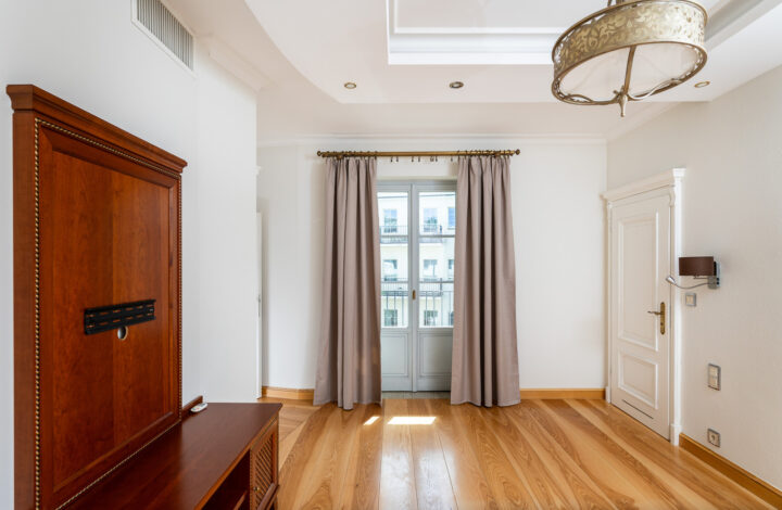 Stunning Classic Luxury Apartment at Angel Wawel
