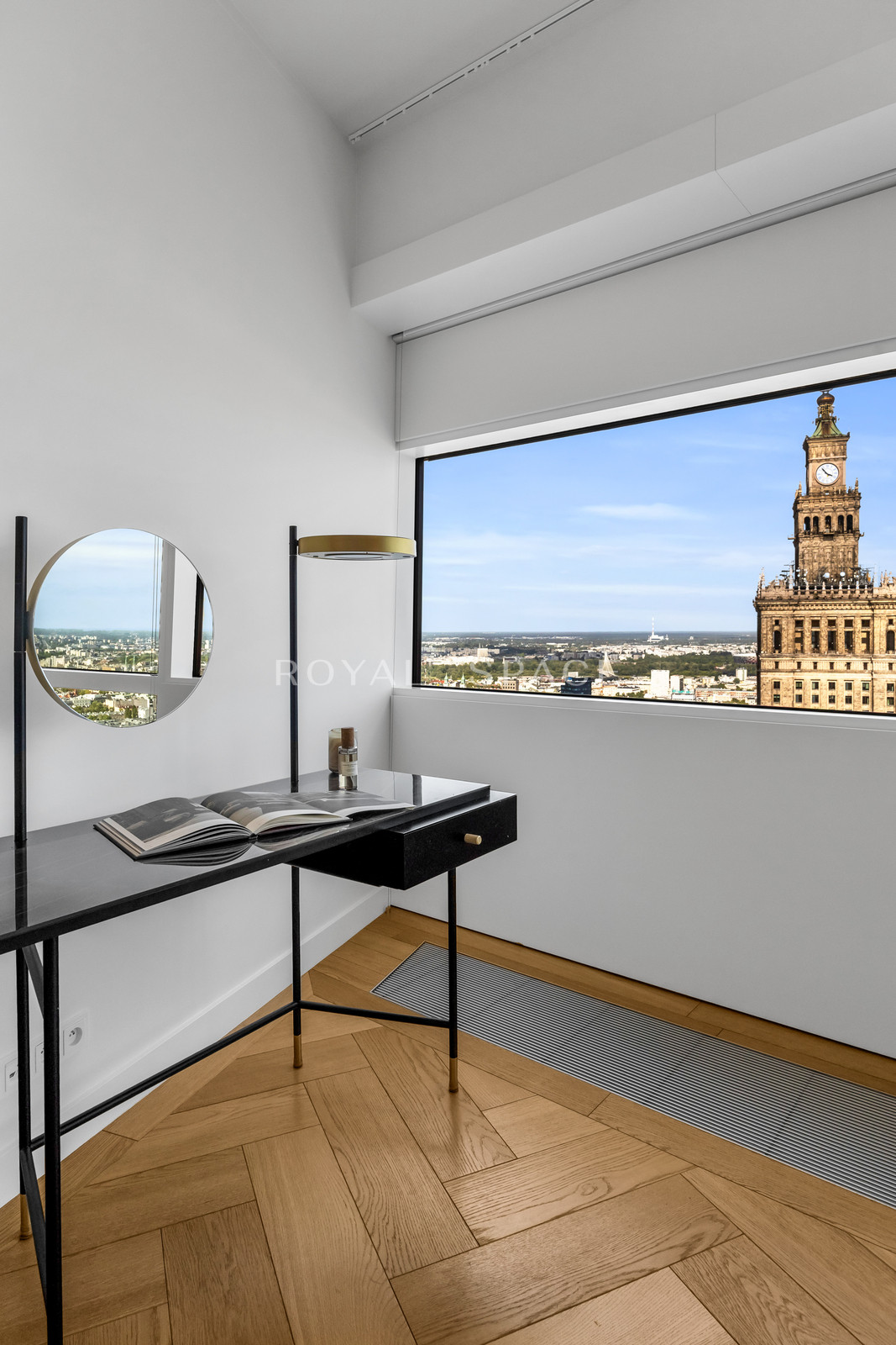 THE FRONT ROW | Złota 44 | The City in Its Best Light