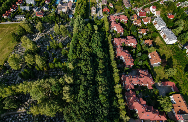 Service-use plot on Na Polach Street – Pasternik
