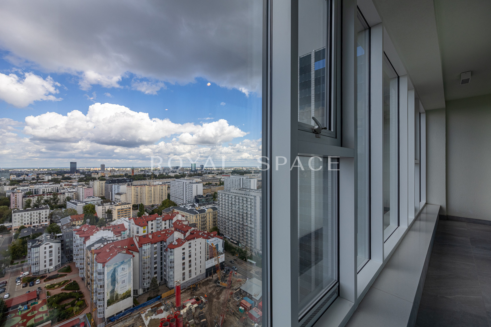 Стильний апартамент у Unique Tower на 23-му поверсі!
