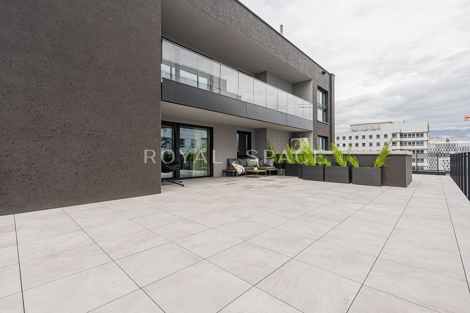 Exclusive apartment | 90 sqm Terrace | 2 Parkings