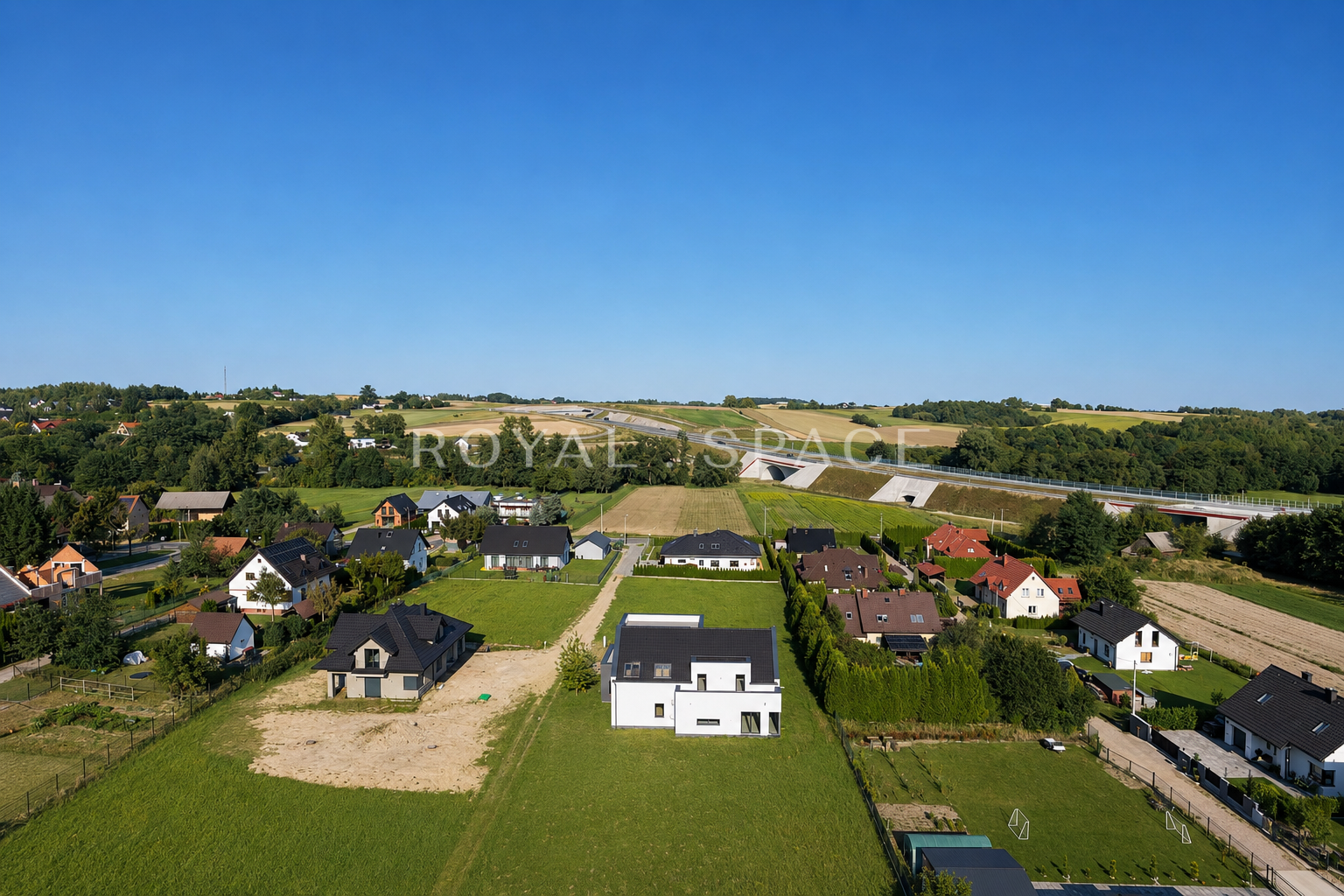 Residence with Pool and 20-Are Plot