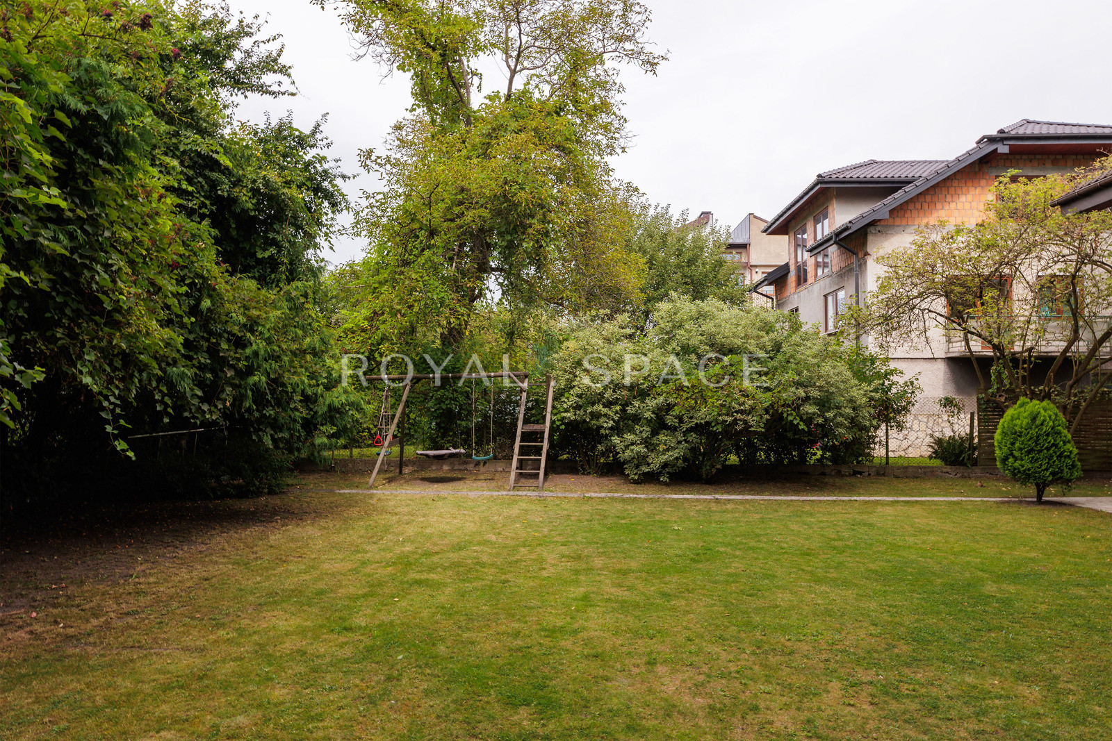 House Surrounded by Greenery | Wola Justowska