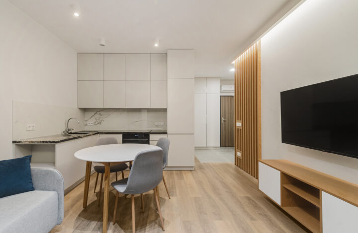 2 Rooms | Metro | Terrace | High Standard