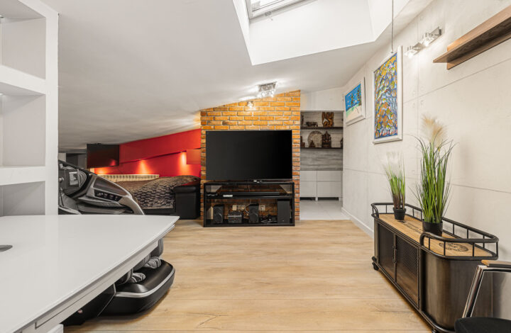 Cichy apartament na poddaszu przy Placu Konstytucji