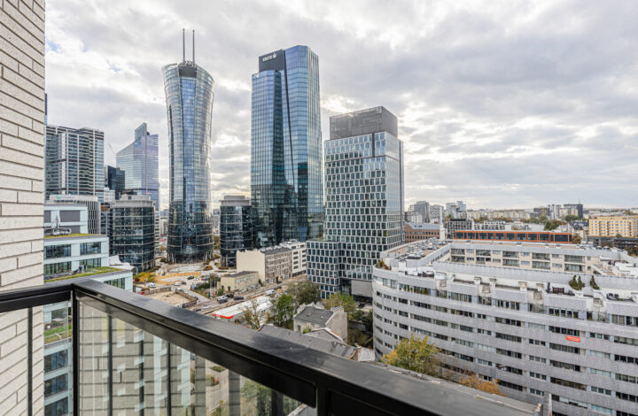 Corner 2-Bedroom Apartment on the 13th Floor | Browary
