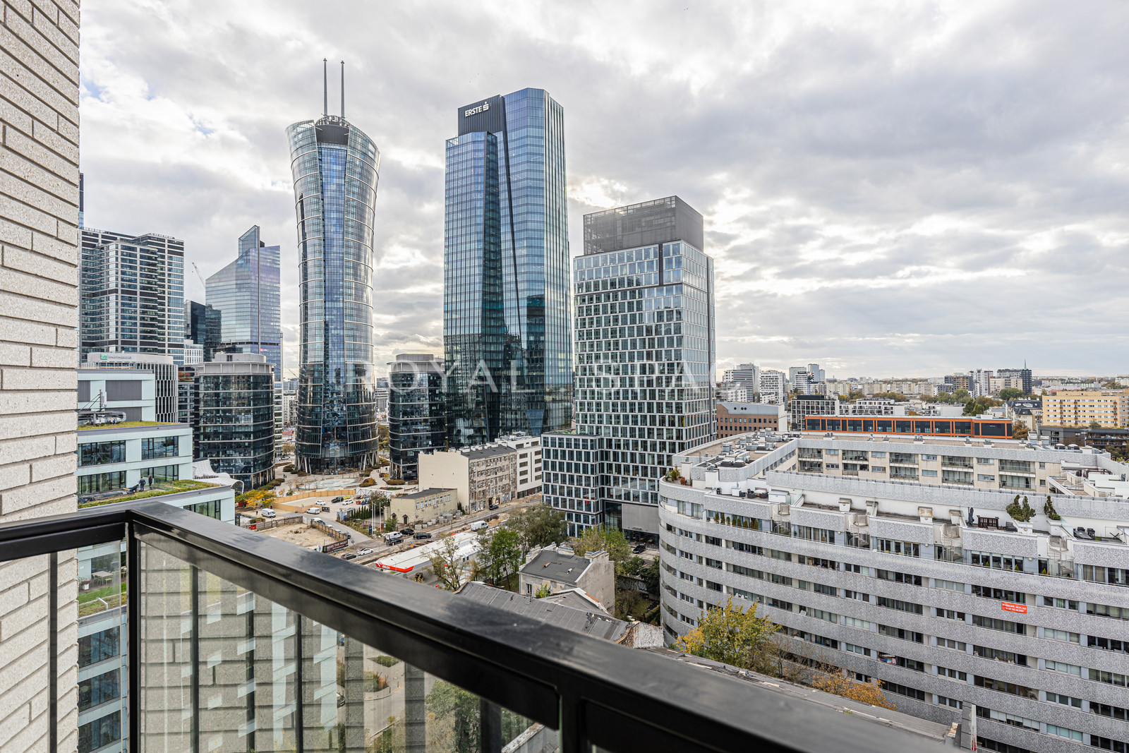Corner 2-Bedroom Apartment on the 13th Floor | Browary
