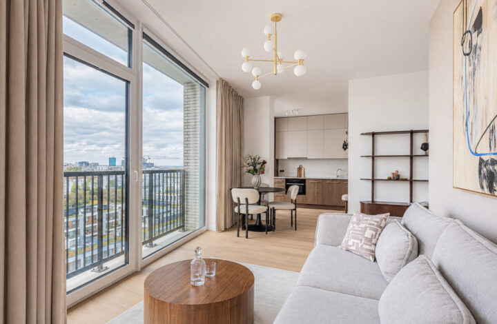 Corner 2-Bedroom Apartment on the 13th Floor | Browary