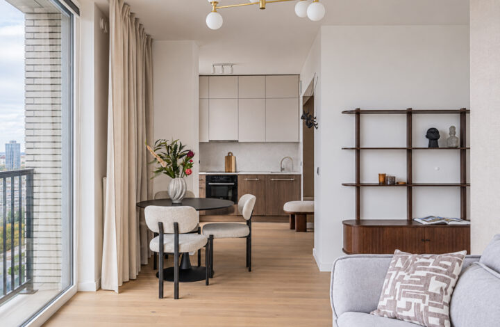 Corner 2-Bedroom Apartment on the 13th Floor | Browary