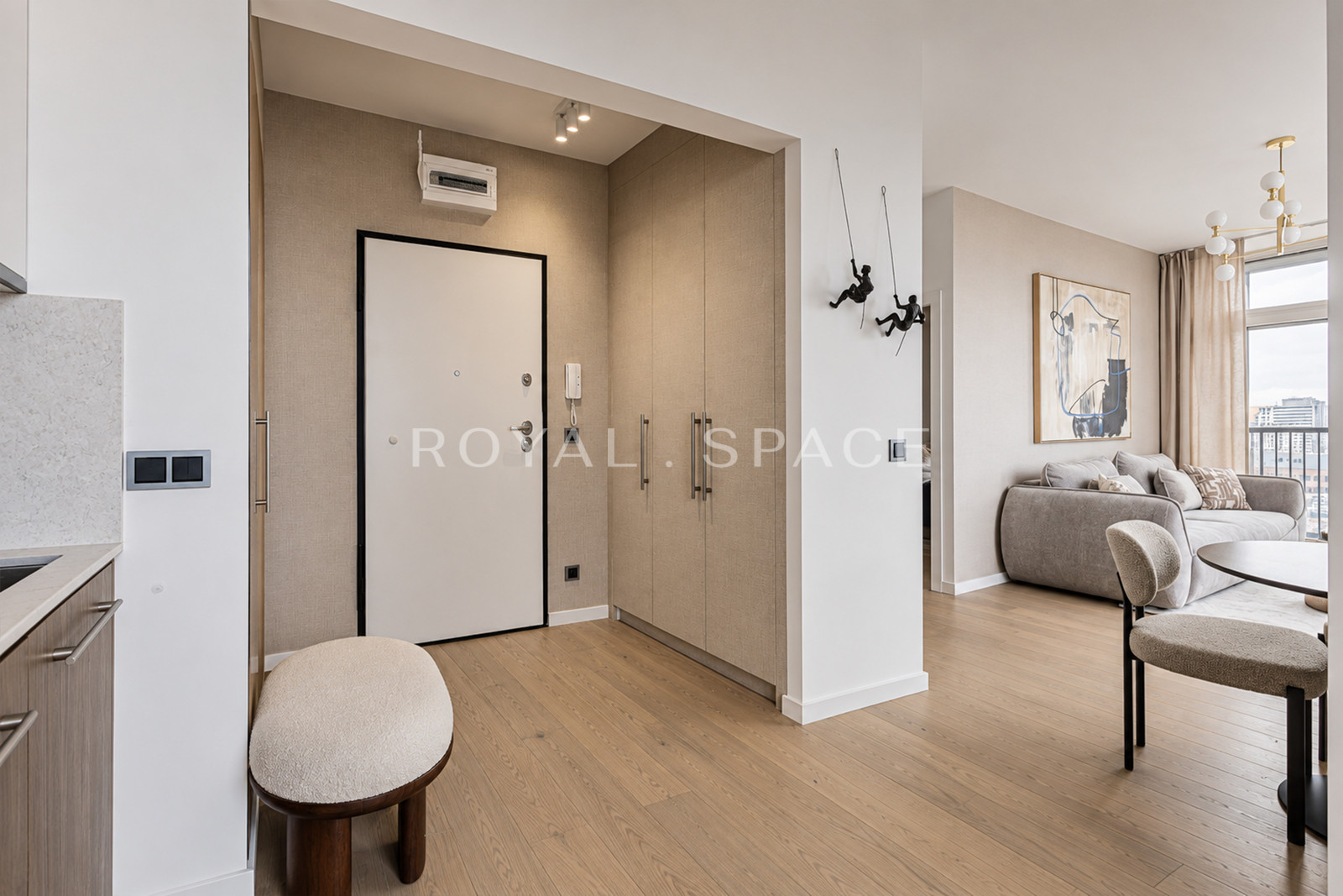 Corner 2-Bedroom Apartment on the 13th Floor | Browary