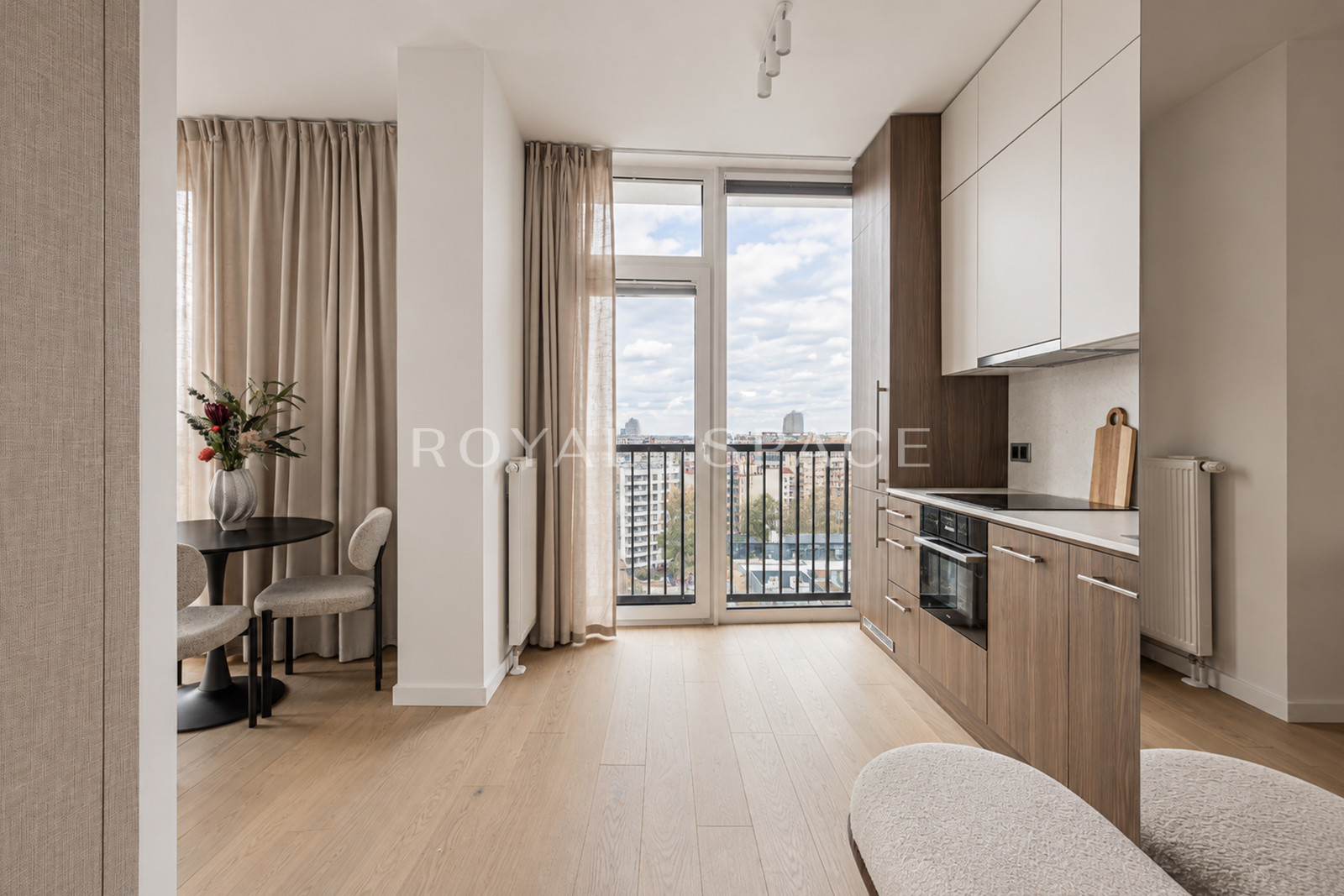 Corner 2-Bedroom Apartment on the 13th Floor | Browary
