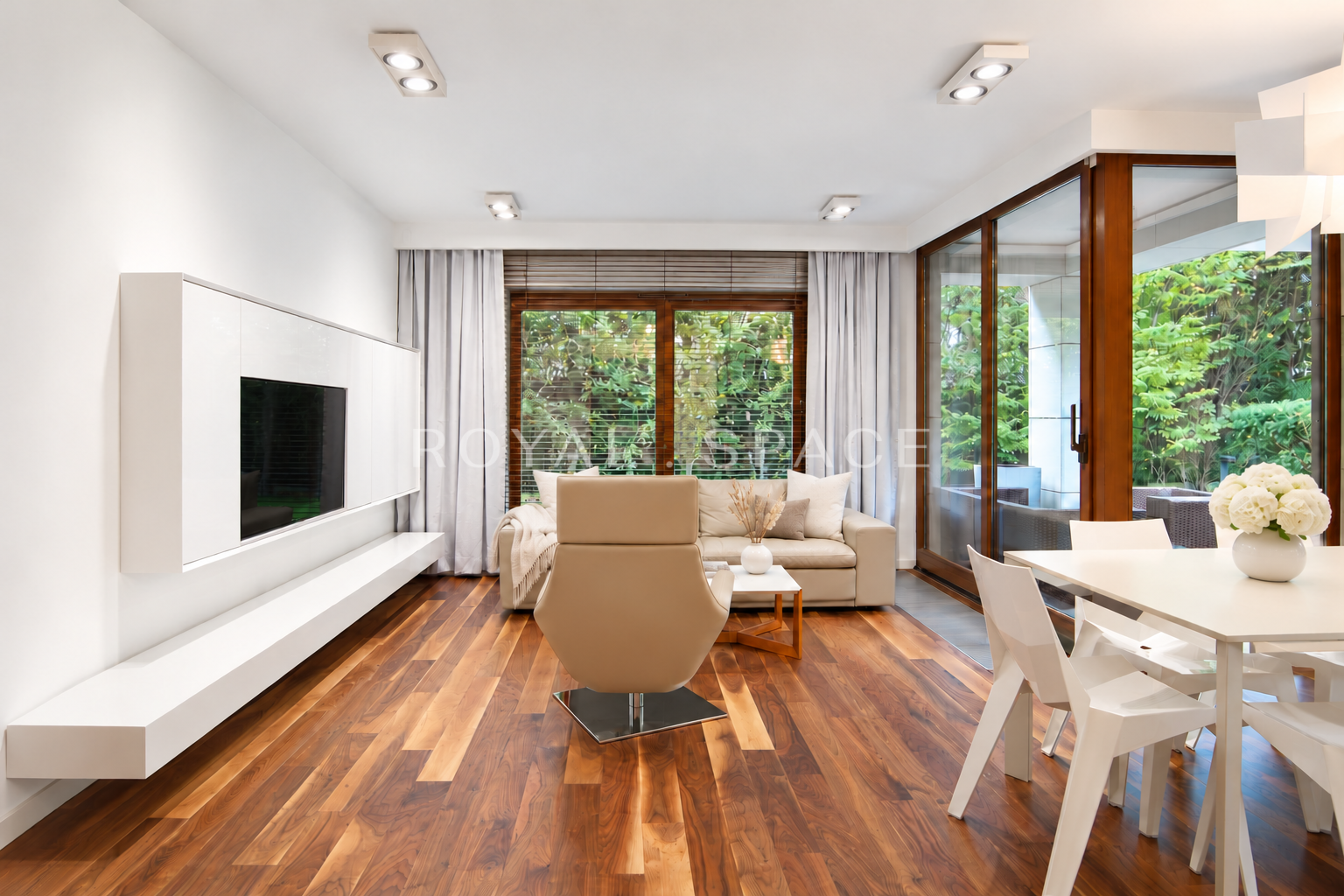 Apartment with a Private Garden in Wola Justowska!