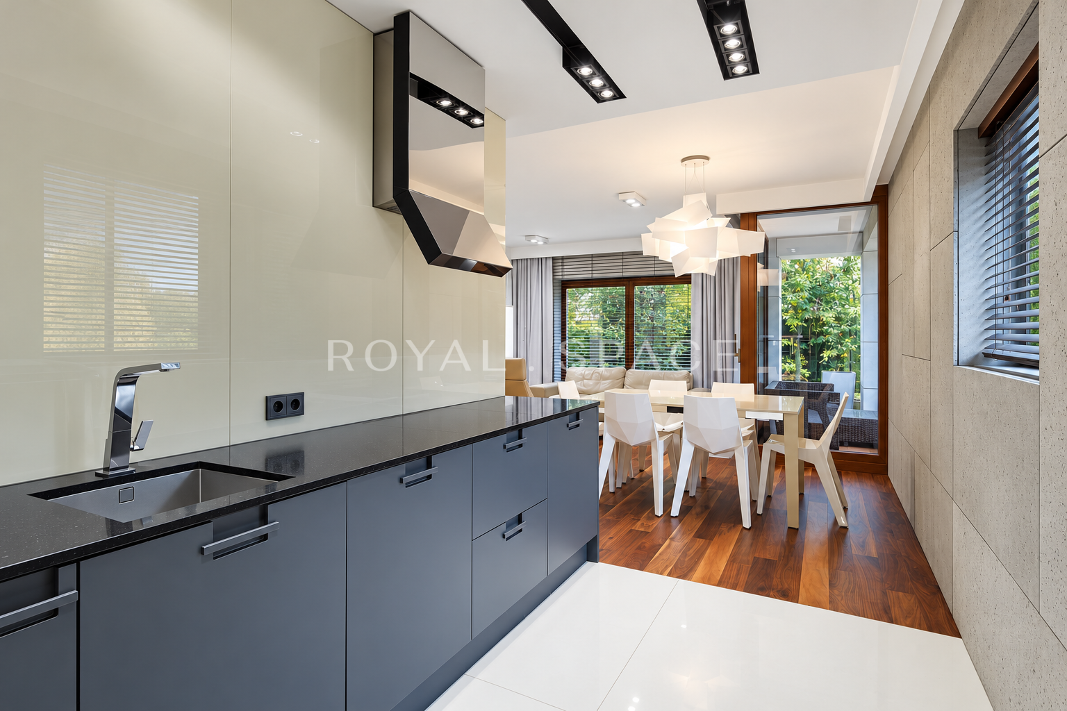 Apartment with a Private Garden in Wola Justowska!