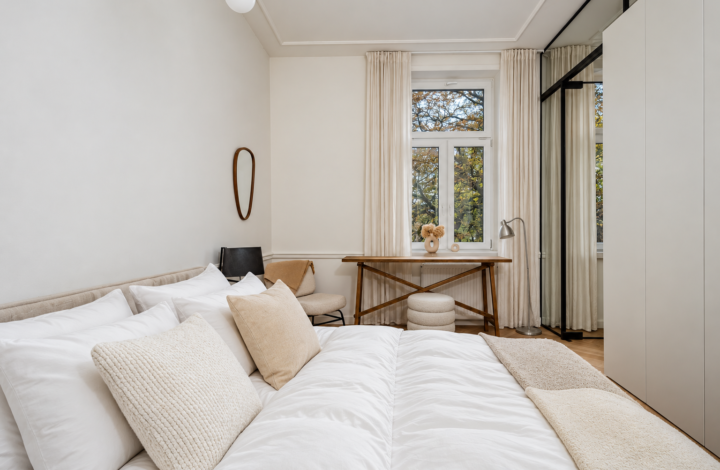 Luxurious apartment in a tenement house
