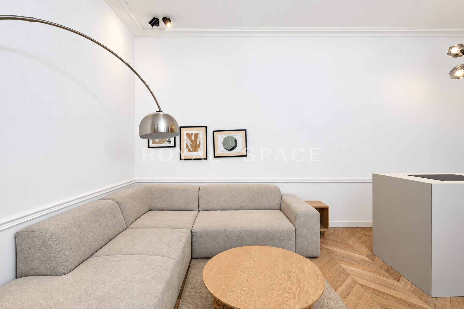 Luxurious apartment in a tenement house
