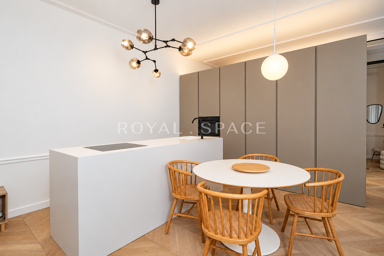 Luxurious apartment in a tenement house