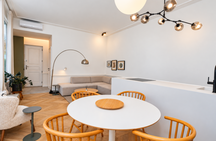 Luxurious apartment in a tenement house