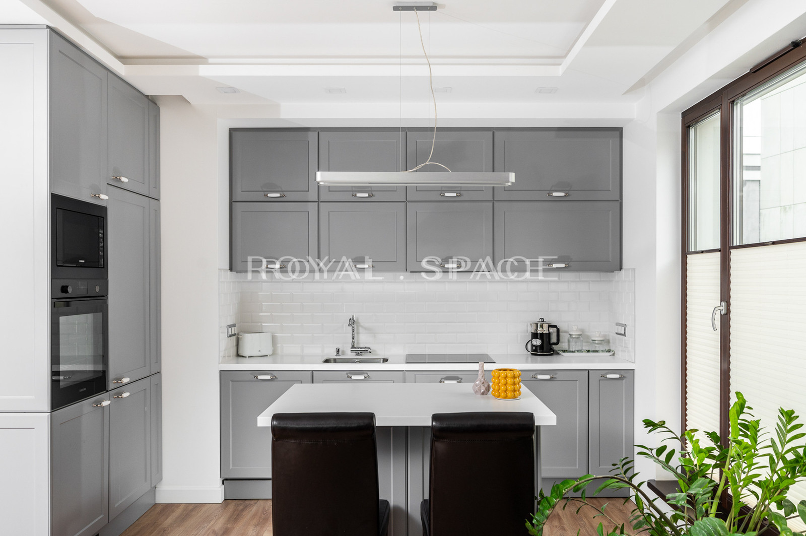 Apartment overlooking greenery by Vistula River