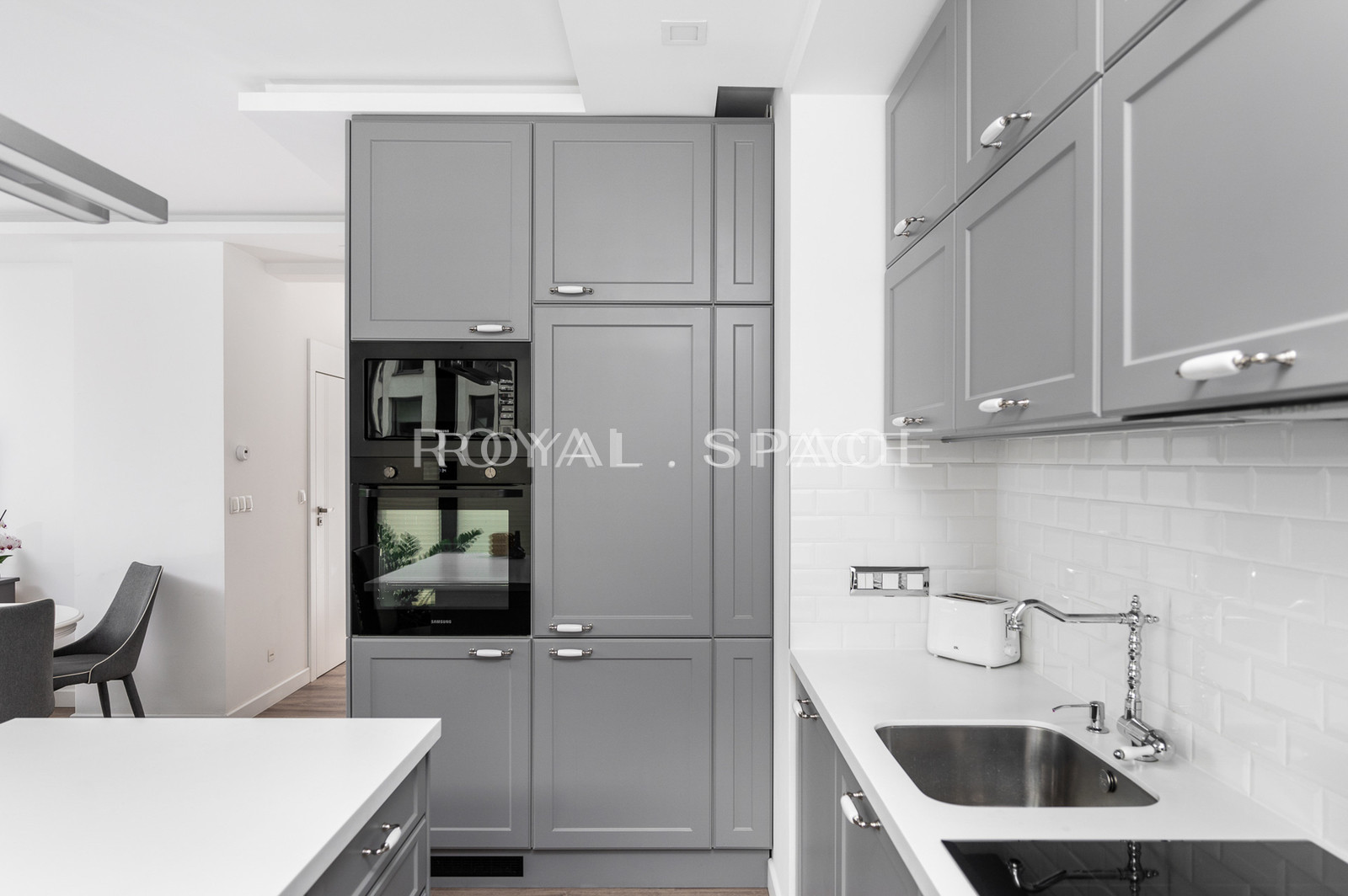 Apartment overlooking greenery by Vistula River